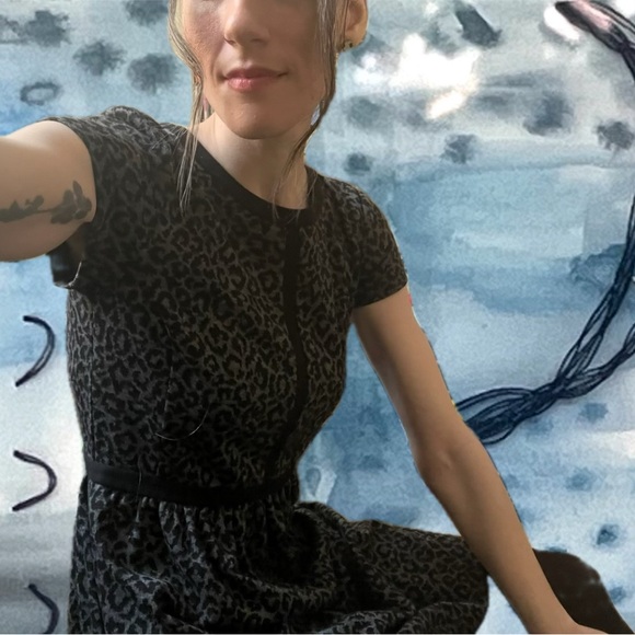 ann taylor loft • black& gray knit short sleeve leopard cheetah print mini dress - Picture 4 of 17